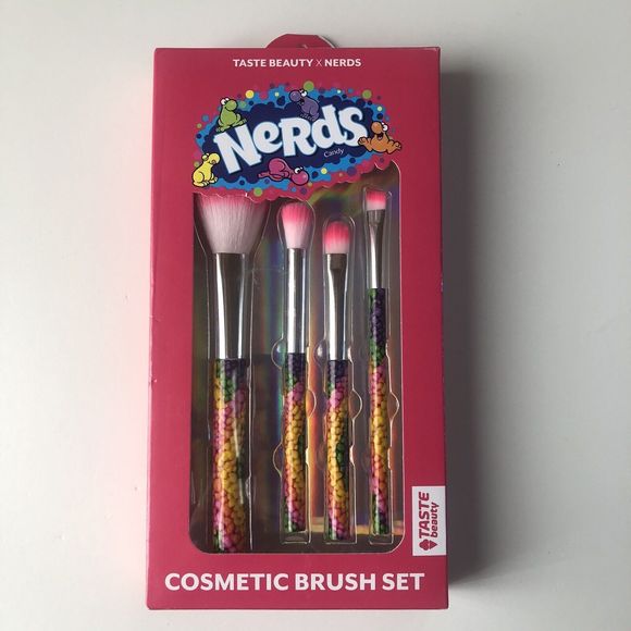 NERDS Cosmetic Brush Set - Picture 1 of 3